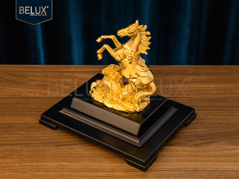 Tượng ngựa mã đáo thành công dát vàng 24k